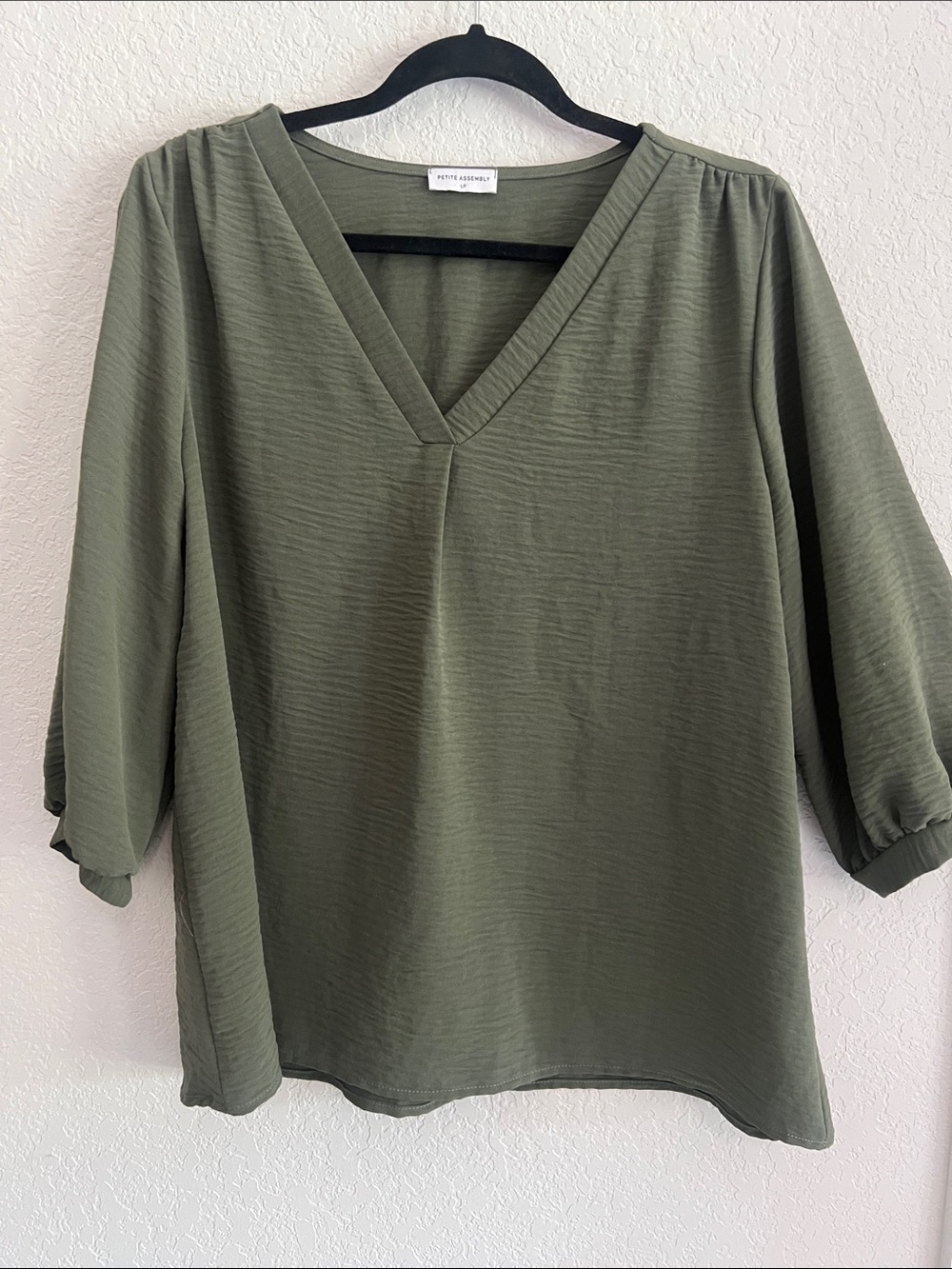 V-Neck 3/4 Sleeve Blouse in Olive